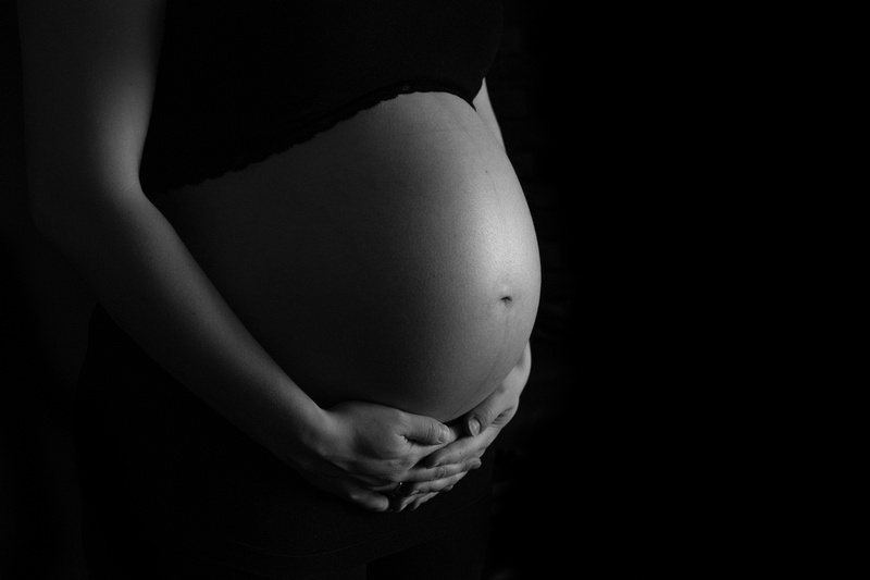 Expectant mommy (www.umlaphoto.com)