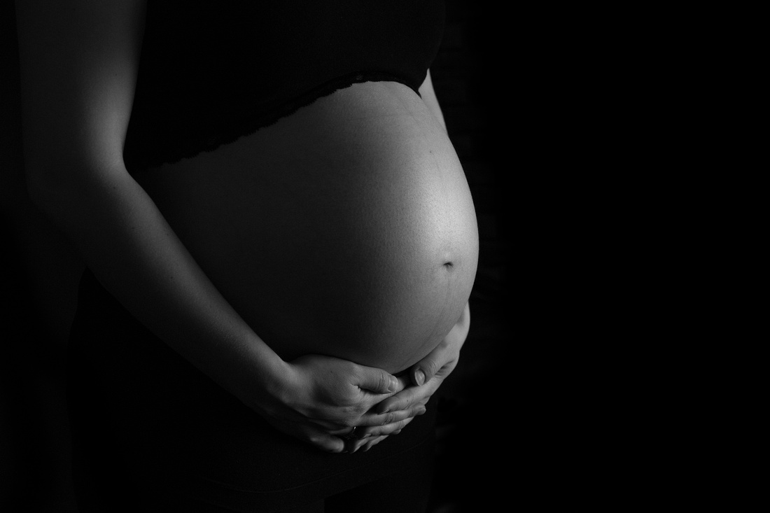 Expectant mommy (www.umlaphoto.com)