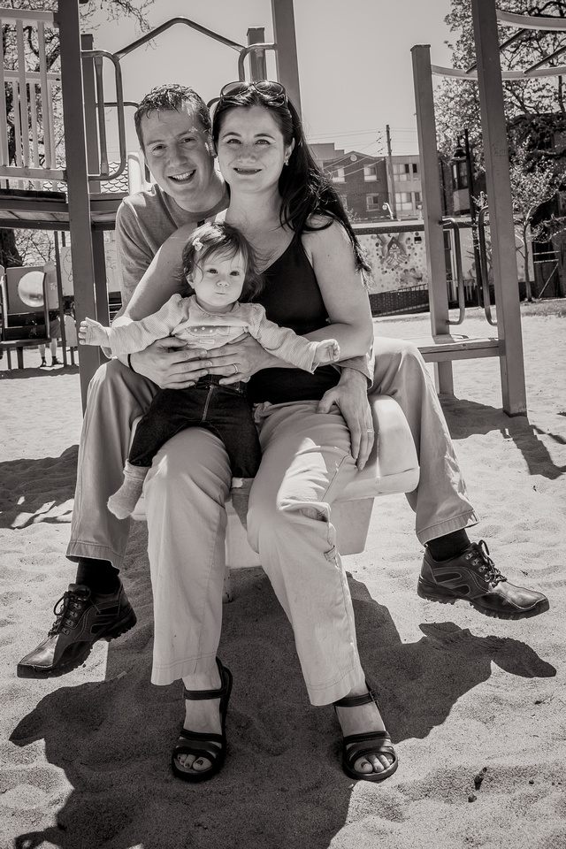 Family photos at Leslie Grove Park (www.umlaphoto.com)