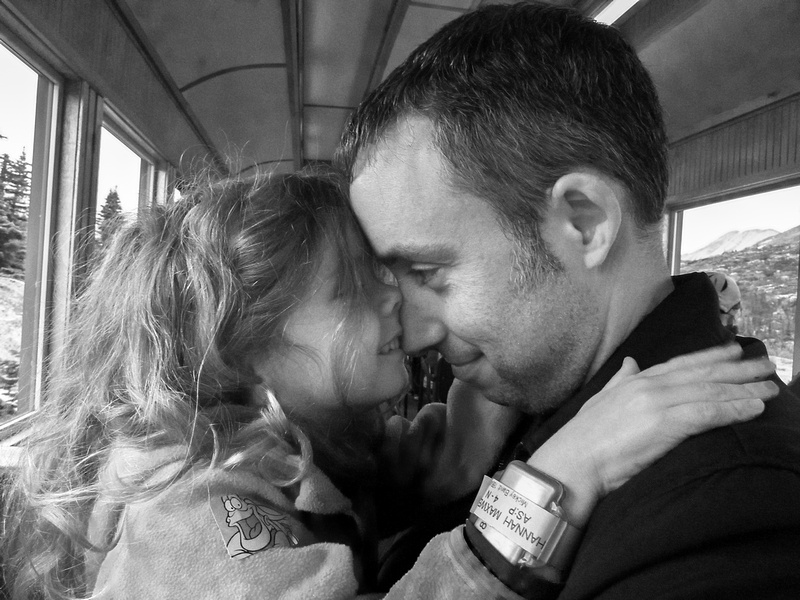 Father-daughter love (www.umlaphoto.com)