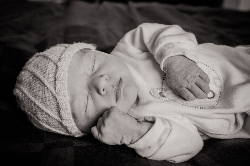 Newborn baby girl (www.umlaphoto.com)