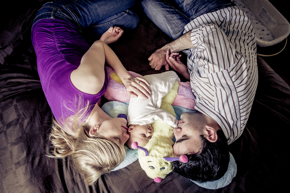 Family cuddles (www.umlaphoto.com)